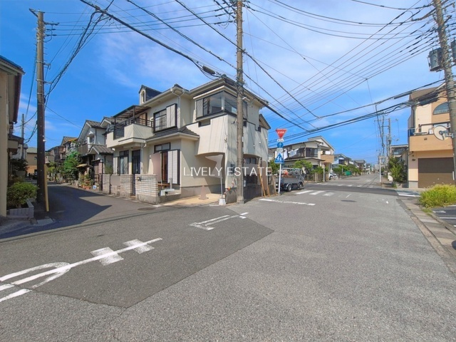 越谷市大沢 中古戸建の前面道路含む現地写真