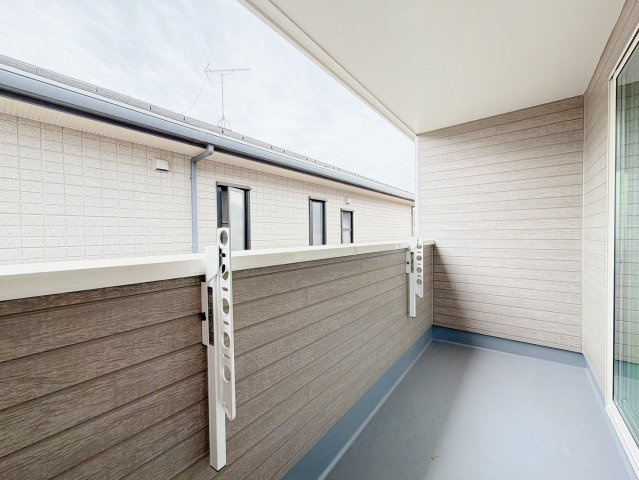 【バルコニー】 | 前橋市南町2丁目　新築住宅 | お日さまがほほえむバルコニー。気持ち良い風と青く広がる空。思わず深呼吸したくなる。