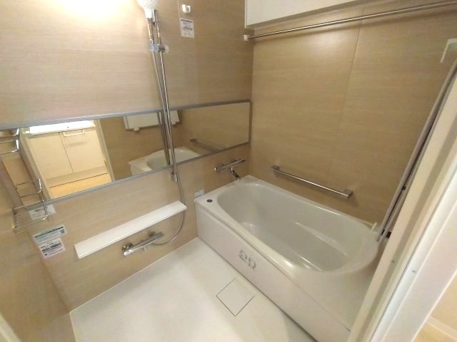 ライオンズマンション大高緑地の浴室|足を伸ばしてリラックスできるゆったりとした浴槽です！