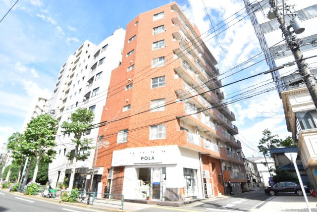 【外観】 | ライオンズマンション高田馬場 | 手入れの行き届いた外壁やエントランスなど、「見ればわかる」レベルで清潔感を保ったマンションです。築年数を感じさせない姿で皆様をお出迎えします。～即日のご見学可能～　お問合せはお気軽にどうぞ。