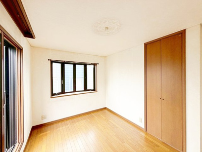 【収納】 | ◆戸塚区平戸町中古住宅◆ | ◆子どものスタディ空間として、あるいは書斎やホビールームとして生活スタイルに合わせて使えるプライベートルーム。居心地のいい落ち着いたインテリアが似合います。