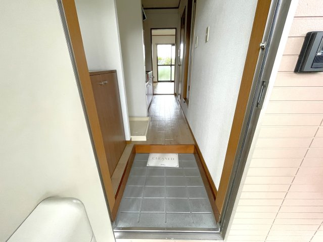 さざんかハイツの玄関
