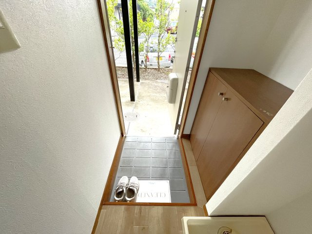 さざんかハイツの玄関