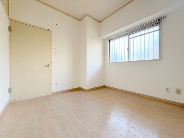 リブラン新北野の洋室