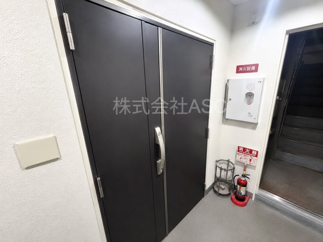 プランドールフクシマ 貸店舗・事務所の玄関|※リノベ前の写真です。