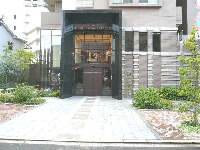 松山市中心地へのアクセス良好♪近隣のバス停や駅まで徒歩約２分です♪