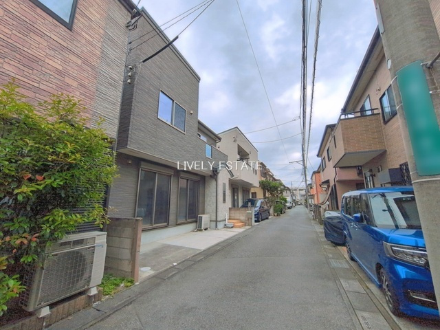 草加市清門3丁目 中古戸建の前面道路含む現地写真