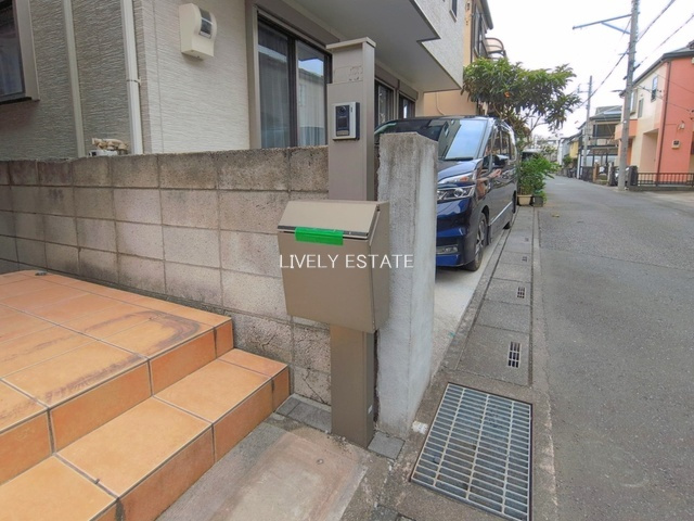 草加市清門3丁目 中古戸建のその他|インターホン機能付き門柱