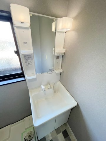 坂O邸の独立洗面台
