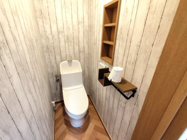 鎌倉四丁目戸建のトイレ