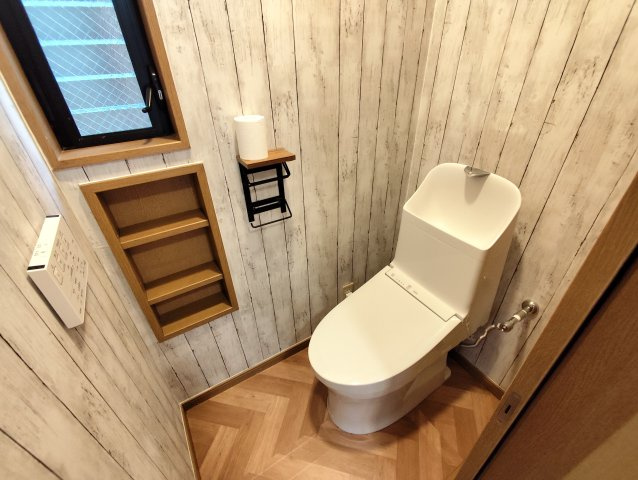 鎌倉四丁目戸建のトイレ