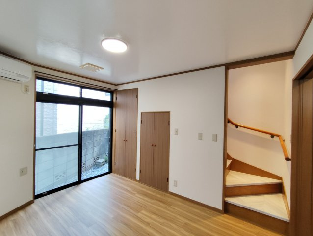 鎌倉四丁目戸建の居間・リビング