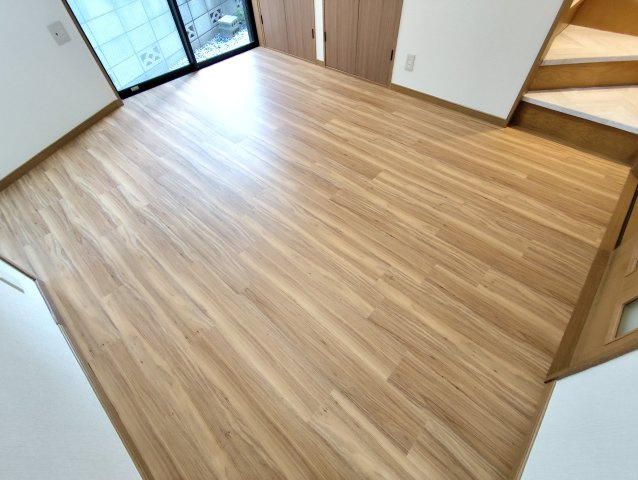 鎌倉四丁目戸建の居間・リビング