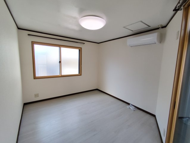 鎌倉四丁目戸建の洋室