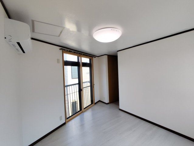 鎌倉四丁目戸建の居間・リビング