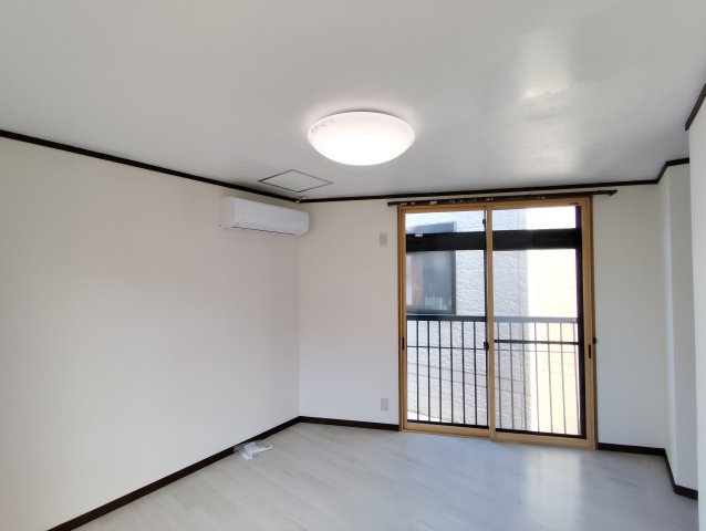 鎌倉四丁目戸建の居間・リビング