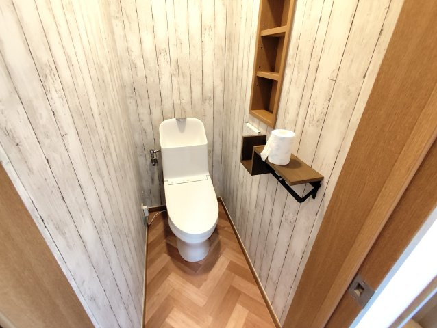 鎌倉四丁目戸建のトイレ