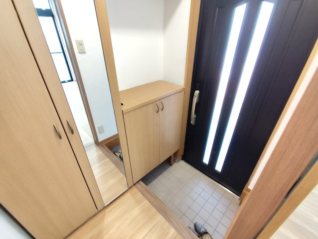 鎌倉四丁目戸建の玄関