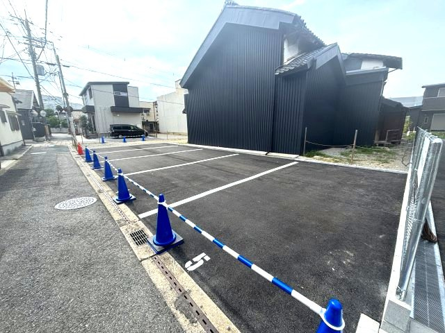 ブリーズテラス本町の駐車場
