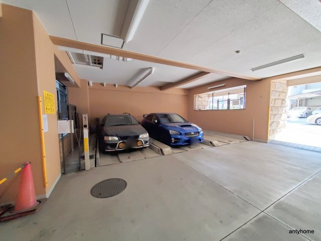 プレサンス東本町Vol.2 仲介手数料無料の駐車場