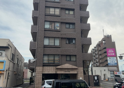 【構造・工法・仕様】 | ドラゴンマンション上溝弐番館 | ＲＣ造、Reinforced Concreteは直訳すると補強されたコンクリートです。主に柱や梁・床・壁が鉄筋とコンクリートで構成おり、鉄筋を組んだ型枠にコンクリートを流し込んで固めたものを指します。