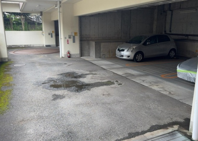 【駐車場】 | ドラゴンマンション上溝弐番館 | 駐車場と明記されていても、最小スペースでつくられた駐車場だと大型車は駐車できなかったり、出入りしにくくなったりする可能性があります。お車のサイズと購入したい物件の駐車場のサイズを現地で確認しましょう。