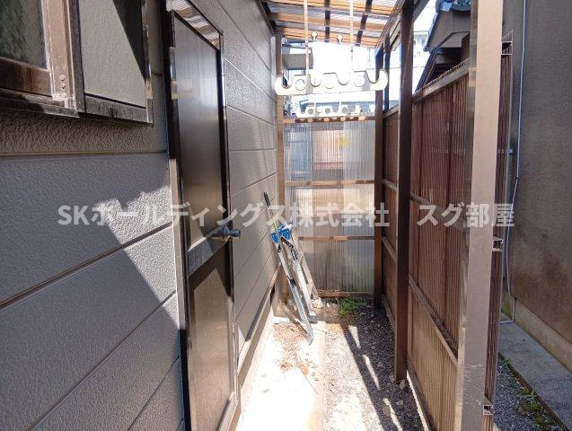南田辺連棟貸家（左）のバルコニー