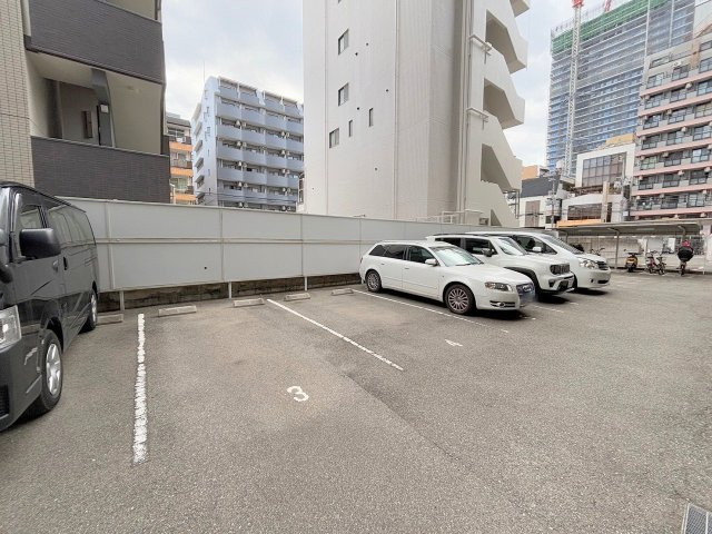 エグゼ北大阪の駐車場