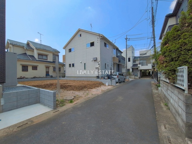 越谷市大字恩間 新築分譲住宅の前面道路含む現地写真
