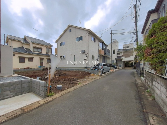 越谷市大字恩間 新築分譲住宅の前面道路含む現地写真