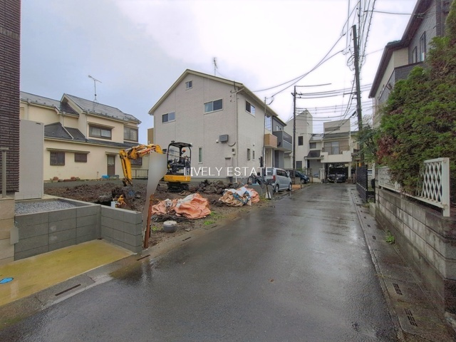 越谷市大字恩間 新築分譲住宅の前面道路含む現地写真