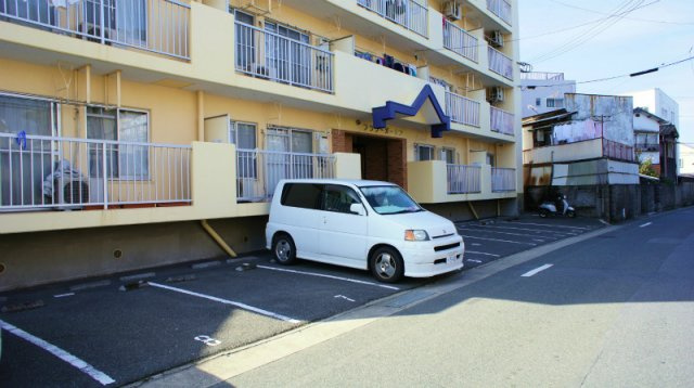 フラワーガーデンの駐車場|駐車場に車を止められます