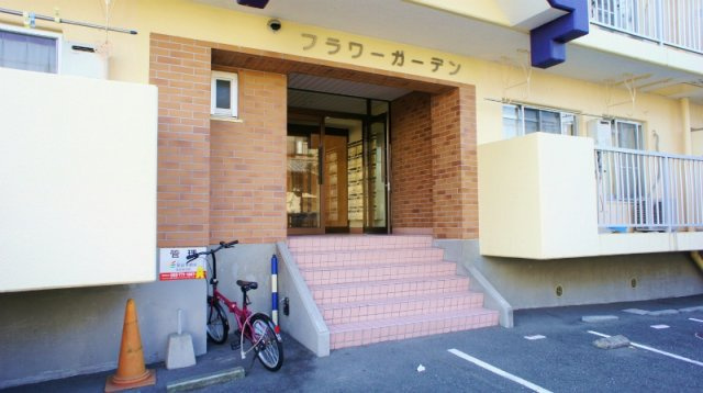 フラワーガーデンのエントランス|ゆとりのあるエントランスです