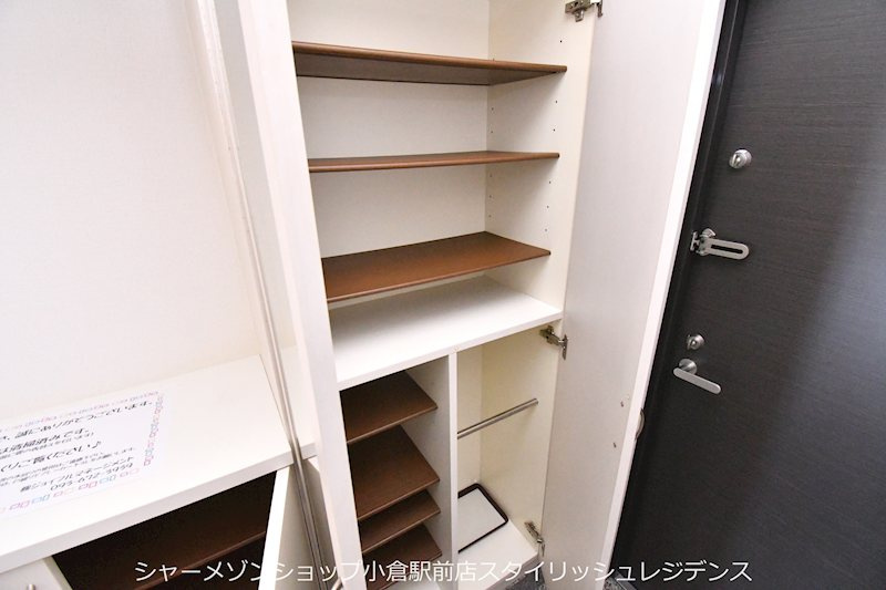 シャトレ大手町Ｎ棟の玄関