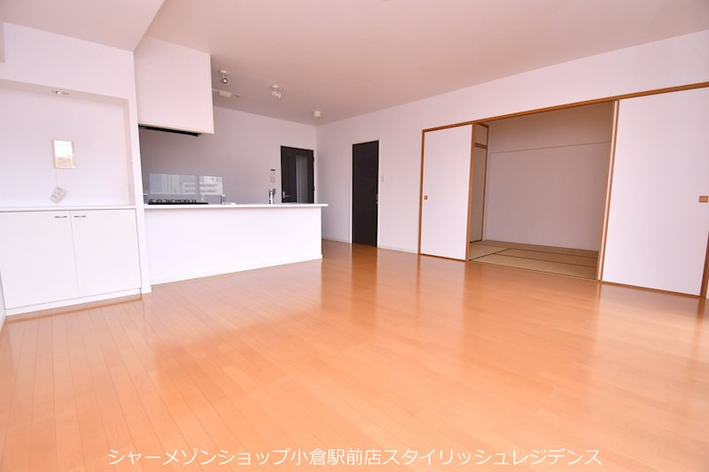 シャトレ大手町Ｎ棟の居間・リビング