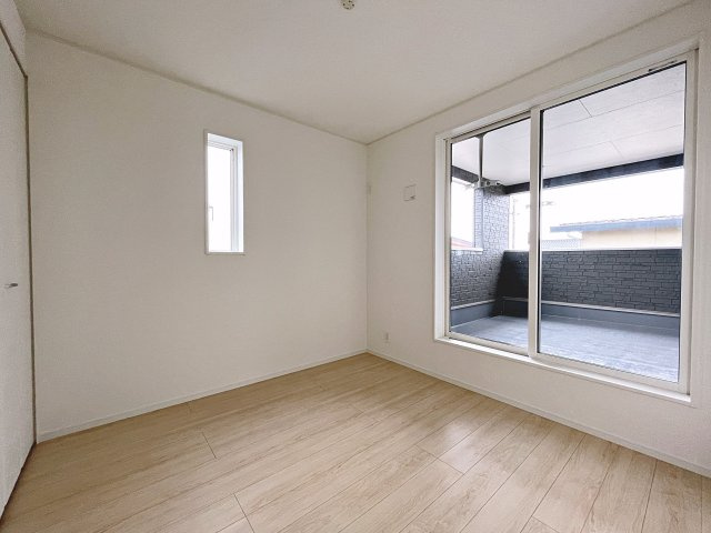新築戸建・新築建売　郡山市富田町第22　大島小・第六中の洋室|4.5帖の洋室はバルコニーに面しており大きな窓から日差しが入るので気持ちの良いプライベート空間です！