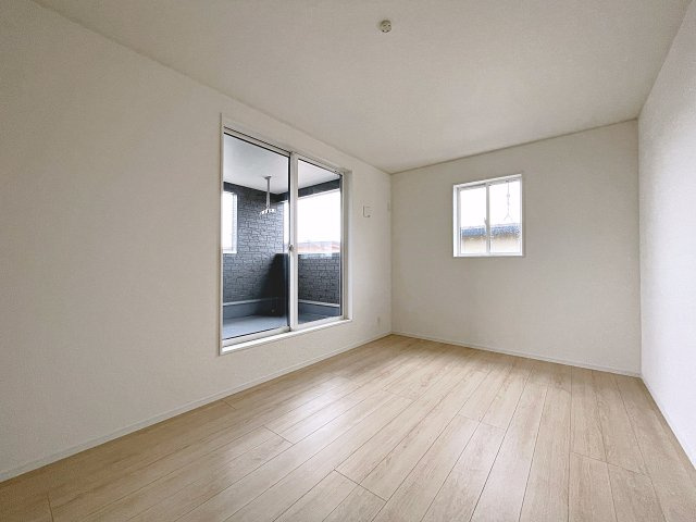 新築戸建・新築建売　郡山市富田町第22　大島小・第六中の洋室|8帖の洋室は広々としておりご夫婦の主寝室としておすすめです！