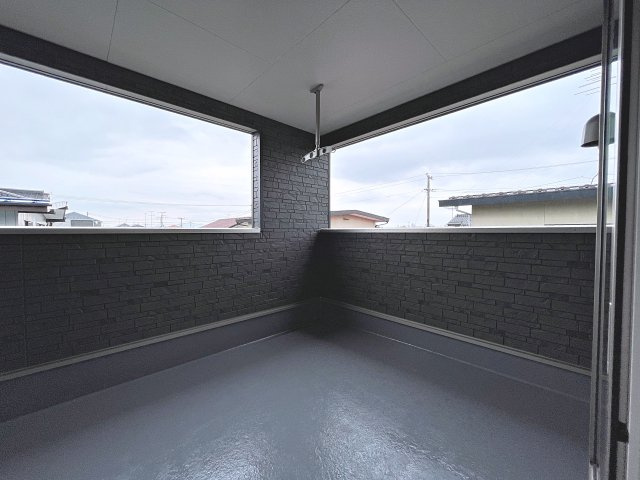 新築戸建・新築建売　郡山市富田町第22　大島小・第六中のバルコニー|天候の急な変化にも柔軟に対応できる快適なインナーバルコニー！