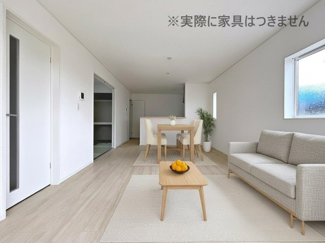 新築戸建・新築建売　郡山市富田町第22　大島小・第六中の居間・リビング|画像はバーチャルホームステージングの加工による演出で、実際の家具は付きません。