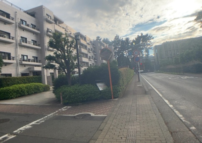 【外観】 | ロビーシティ相模大野五番街１２号棟 | マンションの外観は非常に重要なポイントです！外観の善し悪しは資産価値に大きな影響を与えます。外観のいいマンションを購入することで、高値で売却がしやすく、買い手が見つかりやすいというメリットがあります。