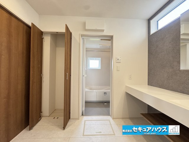 【本日ご案内可能】日進市三本木町廻間　全1棟の洗面所|【洗面・脱衣所】
◆収納付きの洗面室のため掃除用具や日用品のストック、棚を設置すればタオルなどを収納することも可能です♪　　　　　　　　　　　　　　　　　　　　　　　　　　　　　　　　　　　　　　　
