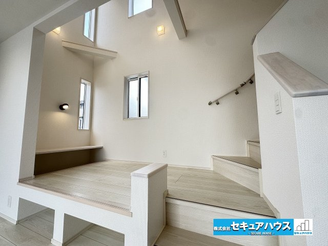 【本日ご案内可能】日進市三本木町廻間　全1棟のその他|【マルチスキップ】
◆カウンター付きのマルチスキップです。お子様の宿題や在宅で仕事をするスペースとして利用できます。上部吹抜付きで開放感があります。　　　　　　　　　　　　　　　　　　　　　　　　　　