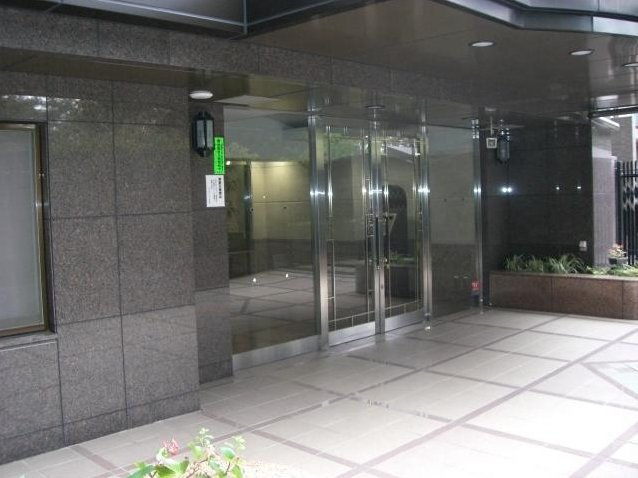 朝日白金台マンションのエントランス|落ち着いたエントランスです
