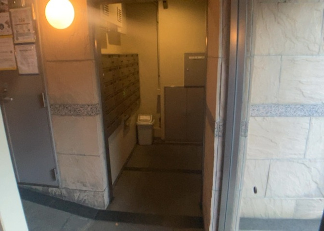 【設備】 | ライオンズマンション小田急相模原 | エントランス付近に設置されている集合ポストは、住んでいる部屋と離れているため、ポストをあさるなど誰かに何かされていても被害に気づきにくいです。入居する時には他人に特定されにくい番号で鍵をかけましょう！