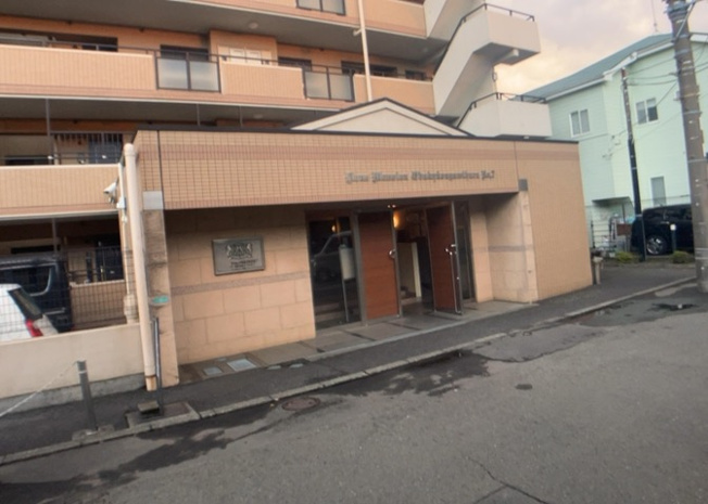 【現況写真】 | ライオンズマンション小田急相模原 | 景色重視でお家選ぶをするとスーパーが遠い！学校が遠い！など生活をするうえで利便性で困ることもあります。まず一度現地を見学する際に、周辺の施設などがあるかを確認し、暮らし始めた後のことを想像しましょう。