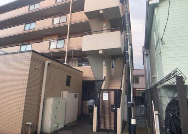 【構造・工法・仕様】 | ライオンズマンション小田急相模原 | ＳＲＣ造は強度や耐震性の面でもRC造と比べて優れています。そのため、10階建以上の高層または超高層マンションなどの建築にも多く採用されています。柱や梁などのサイズが小さくても高い耐震性を確保できます。