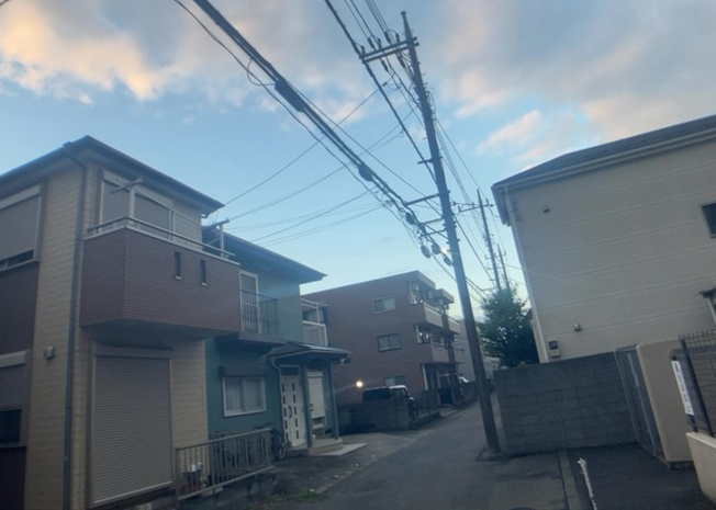 【展望】 | ライオンズマンション小田急相模原 | 眺望の良さを楽しめるダイニングキッチンで家族団らんの時間を過ごしてはいかがでしょうか。バルコニーから見える景色を家族で眺める時間は、時間が経つのを忘れてしまいそうですね。是非、現地を見に行きましょう！