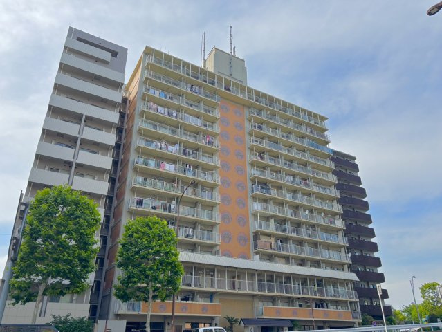 ☆有楽町線月島駅の真上を通る「清澄通り」沿いのマンションです☆