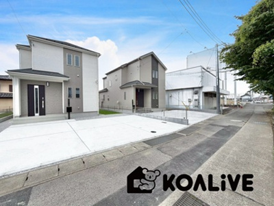 【前面道路含む現地写真】 | 渋川市石原　新築住宅 | 完成済み！いつでも新生活を始めることができます。
開放感あるLDK！
陽当り、風通しも良い暖かな住まいです。
KOALIVE （コアライブ）【0120-919-727】