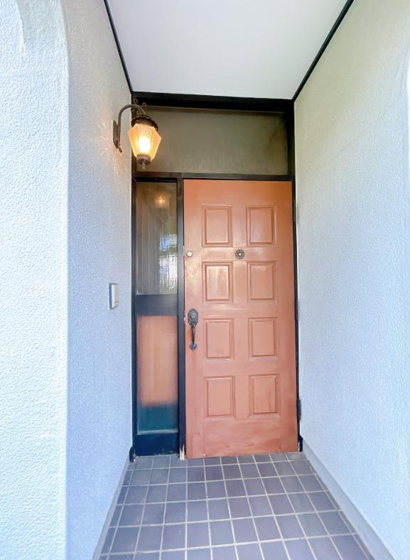 日立市本宮町4丁目　中古戸建の玄関